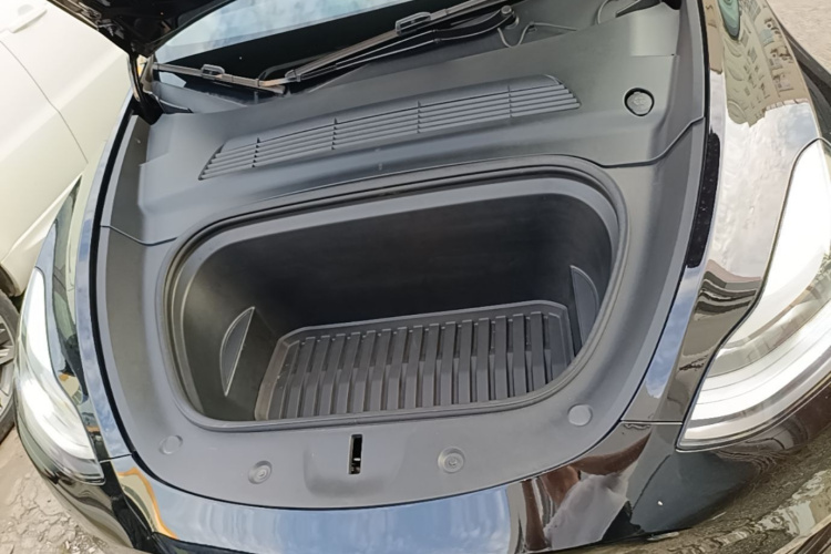 Tesla Model Y 2022 car image #22