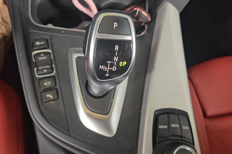 BMW 3 Series 2019 car image #14