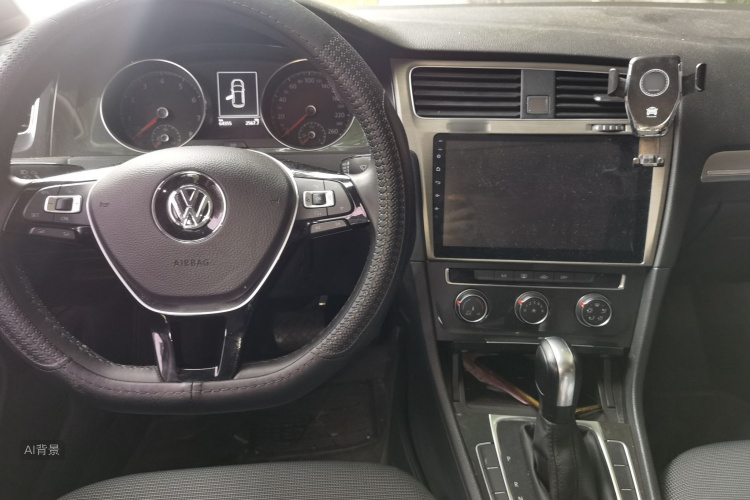 Volkswagen Golf 2018 car image #11