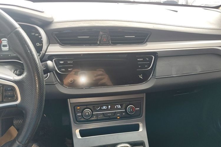 GEELY Emgrand 2018 car image #13