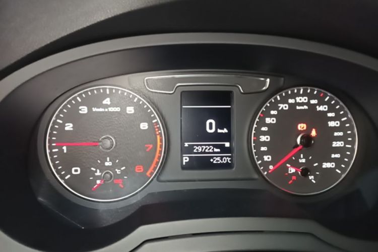 Audi Q3 2019 immagine di auto #12