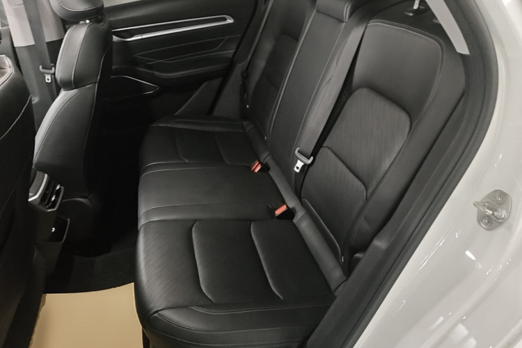 GEELY Emgrand 2024 car image #17