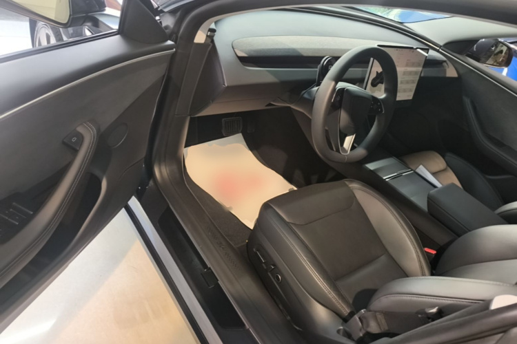 Tesla Model 3 2024 car image #16