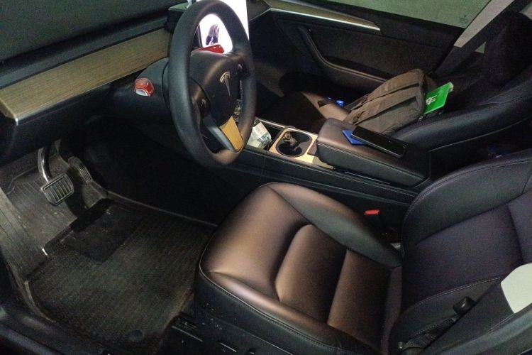 Tesla Model Y 2022 car image #17