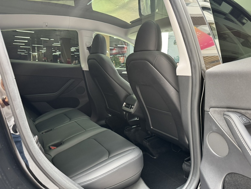 Tesla Model Y 2023 car image #22