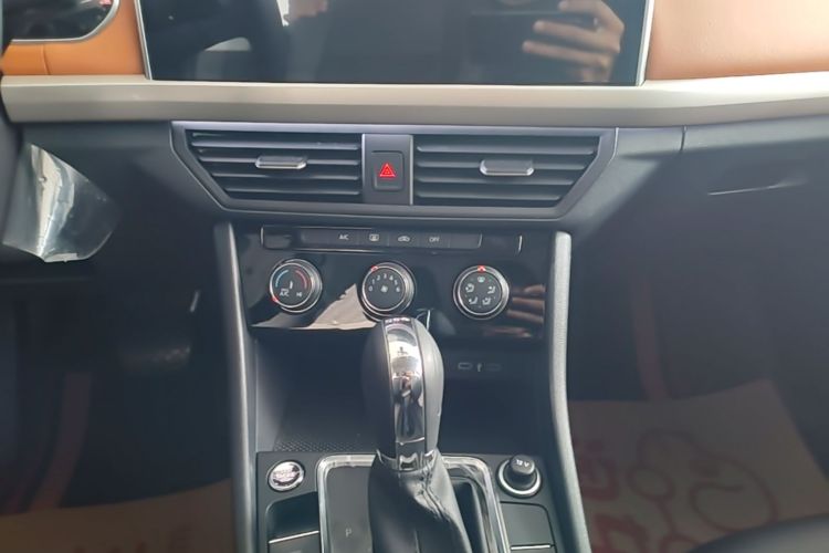 Volkswagen Bora 2025 car image #13