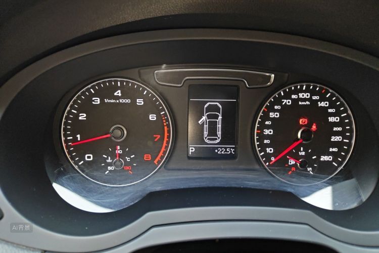 Audi Q3 2018 car image #13