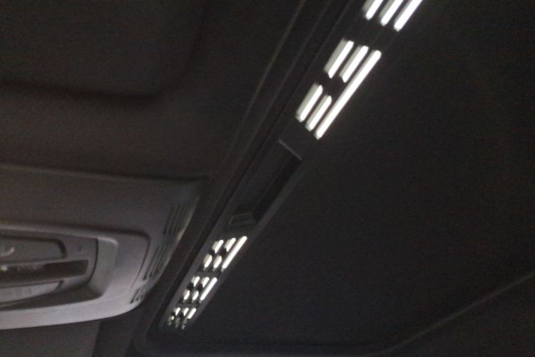 BMW 3 Series 2019 car image #20