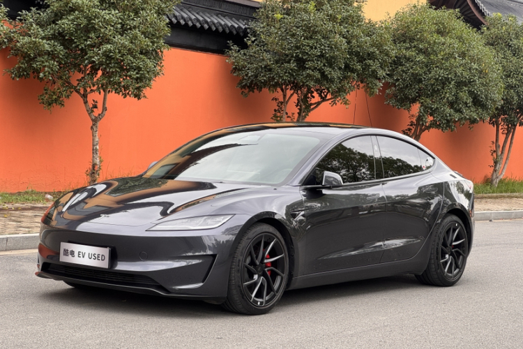 Tesla Model 3 2024 car image #2