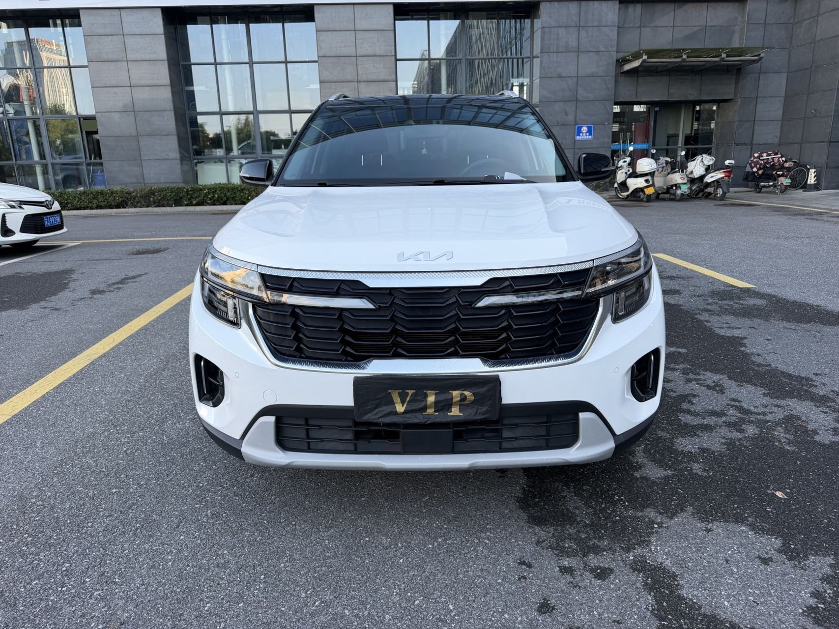 Kia Seltos 2023 car image #2
