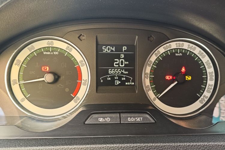 Skoda Rapid 2018 car image #12
