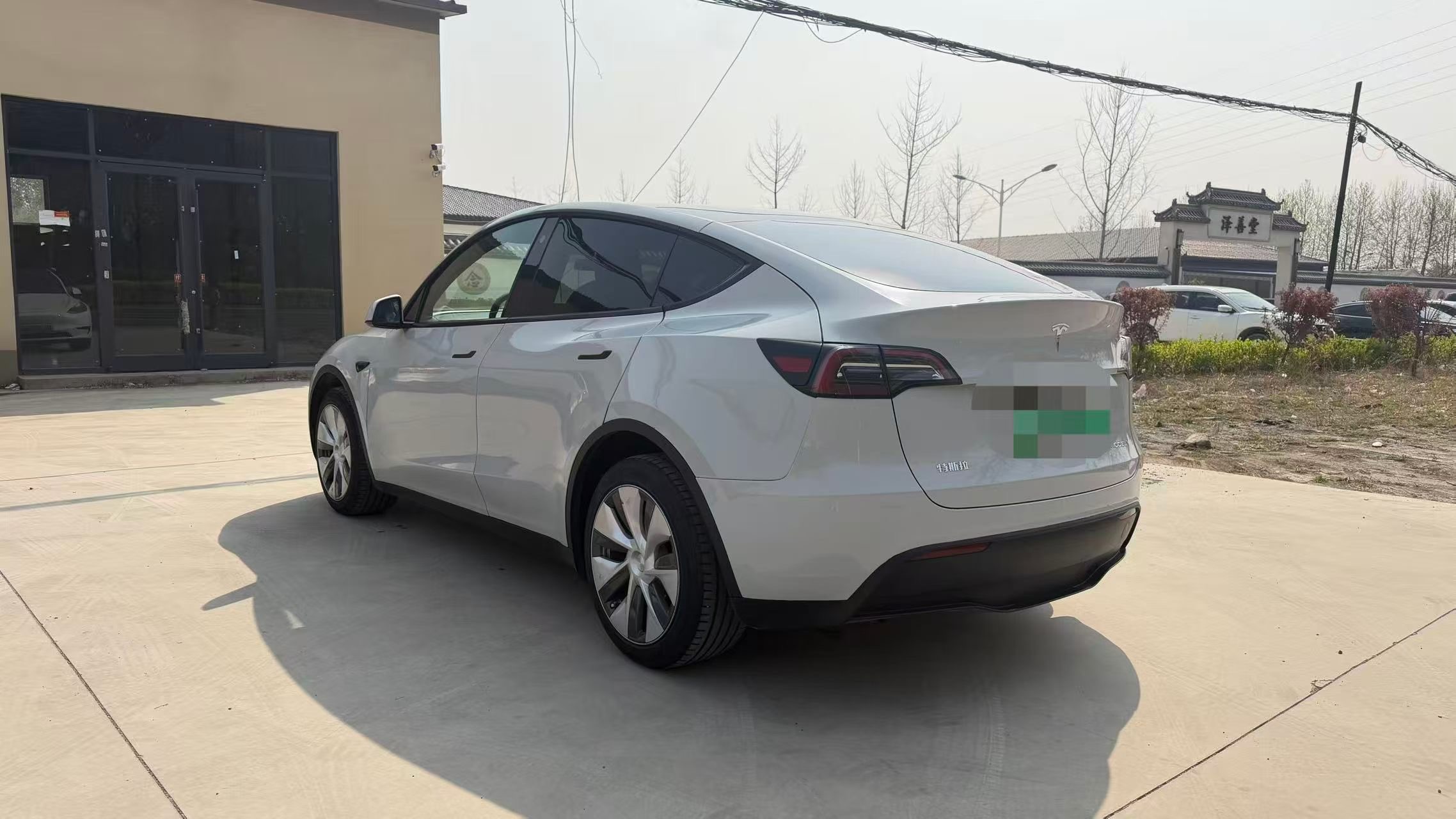 Tesla Model Y 2023 #5 Tesla Model Y 2023 car image #5
