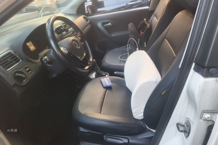 Volkswagen Polo 2016 car image #17
