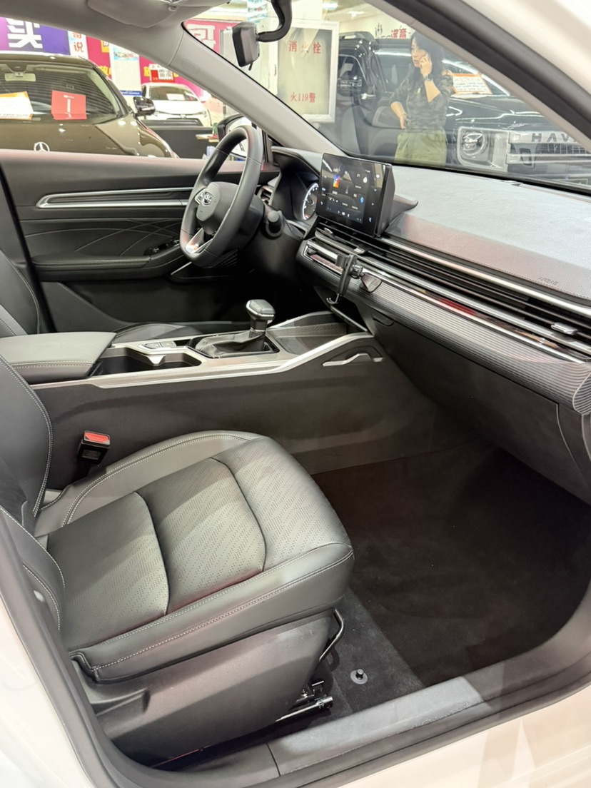 GEELY Emgrand 2023 car image #6
