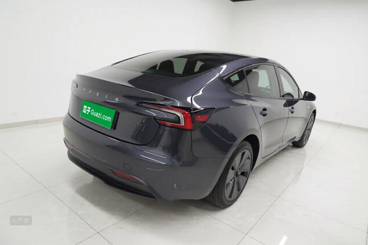 Tesla Model 3 2024 car image #7