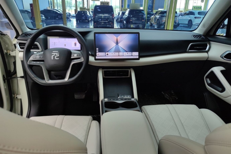 BYD YuanUP 2025 #10 BYD YuanUP 2025 car image #10
