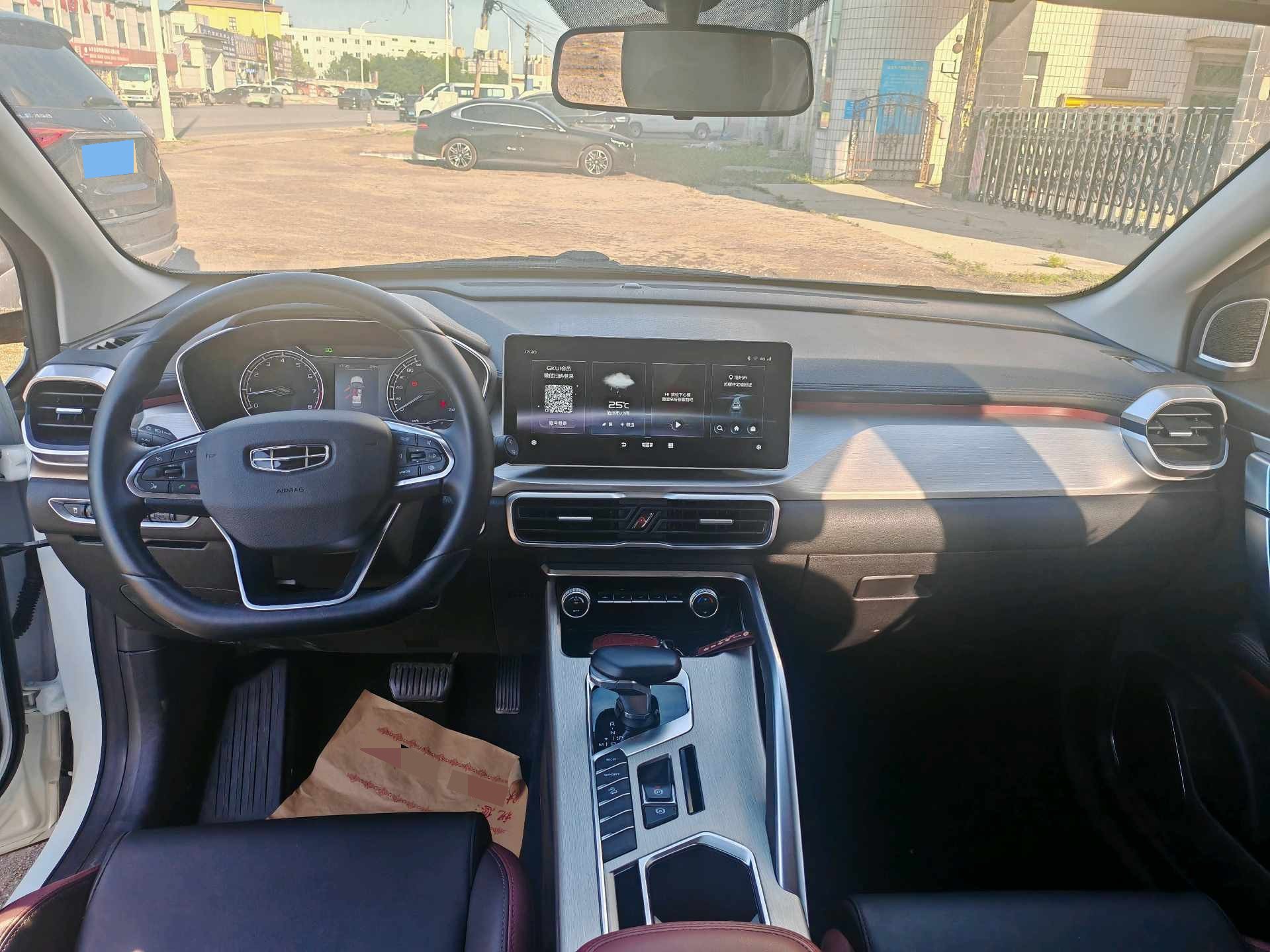 GEELY Coolray 2023 #5 GEELY Coolray 2023 изображение автомобиля #5