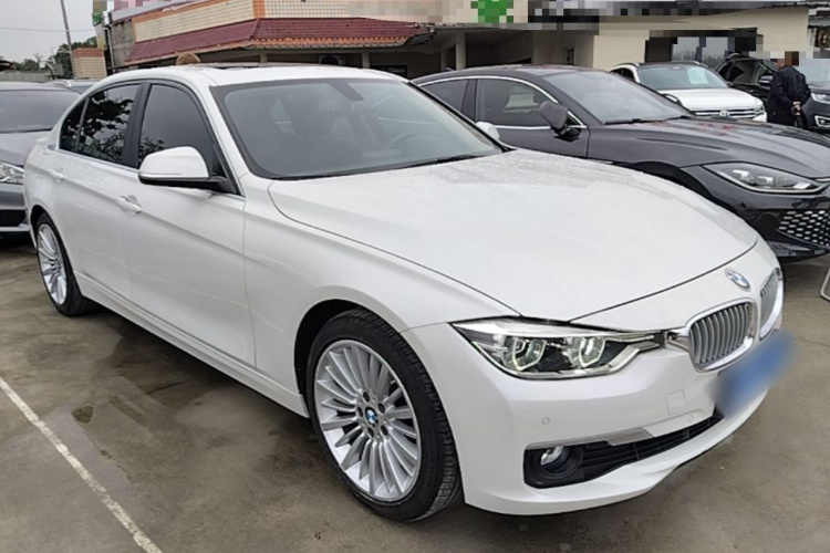 BMW 3 Series 2018 صورة سيارة #4
