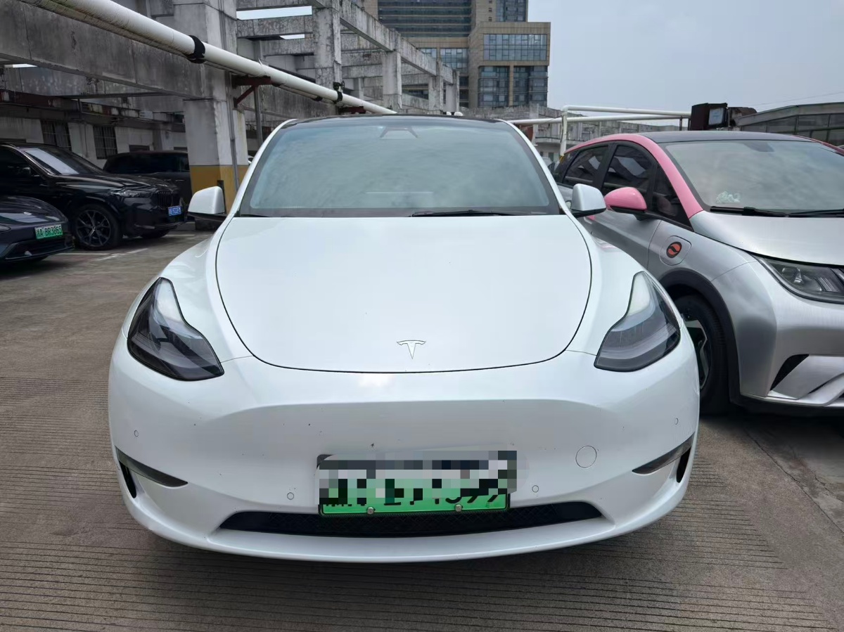 Tesla Model Y 2023 car image #2