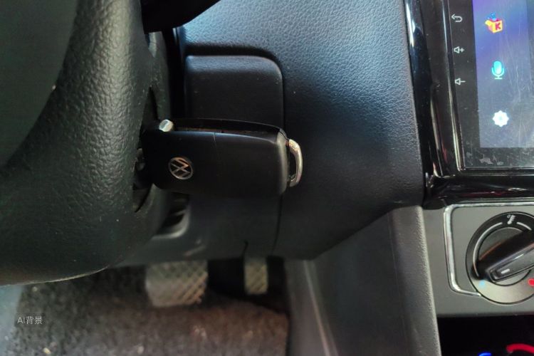 Volkswagen Polo 2015 car image #10