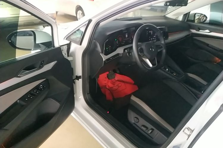 Volkswagen Golf 2022 car image #16