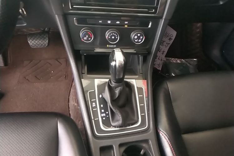 Volkswagen Golf 2019 car image #14
