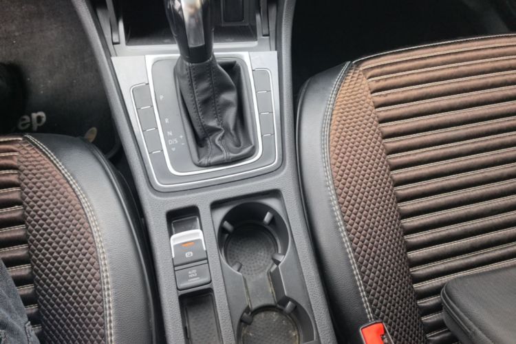 Volkswagen Golf 2018 car image #14