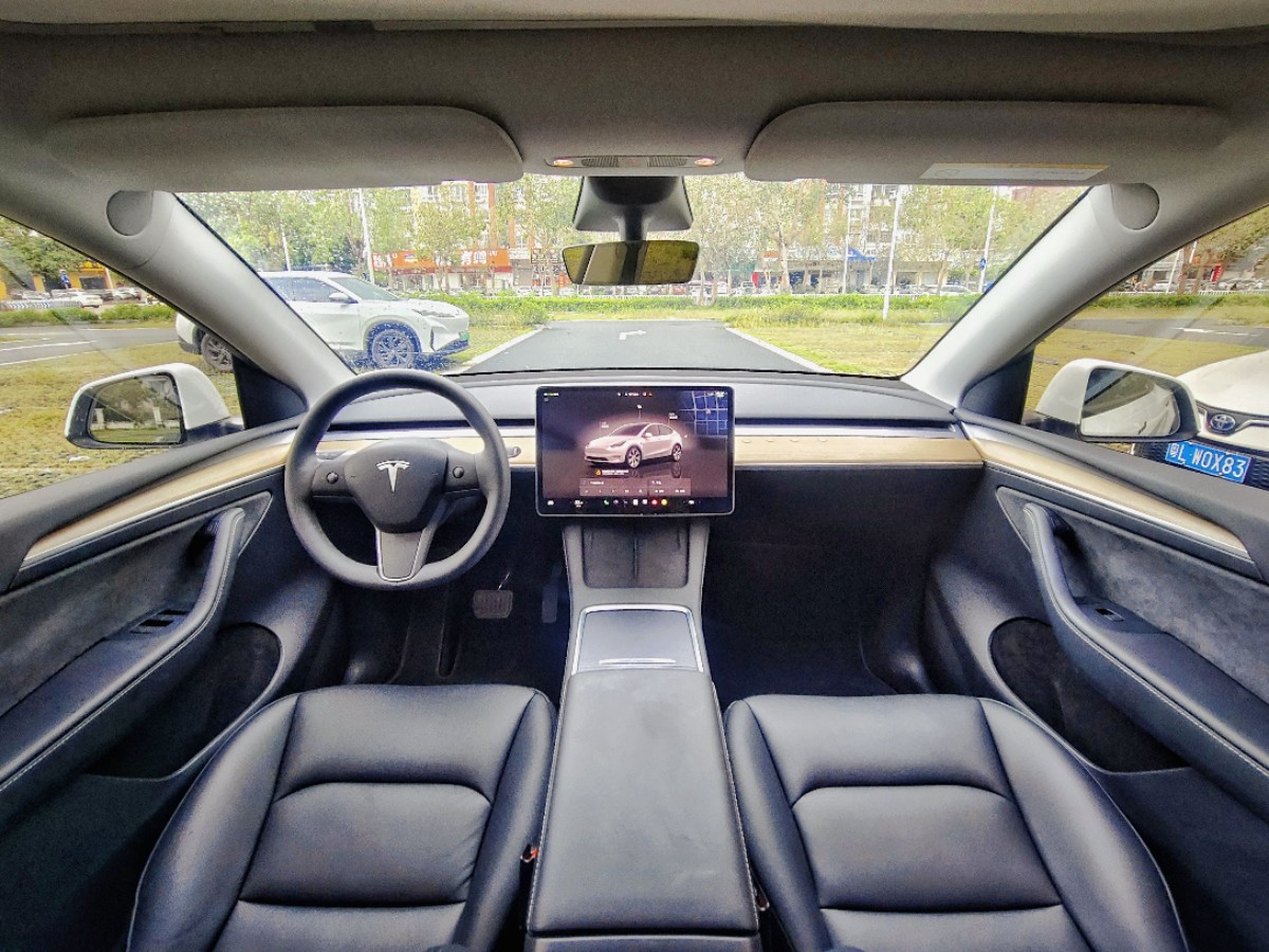 Tesla Model Y 2023 #10 Tesla Model Y 2023 car image #10