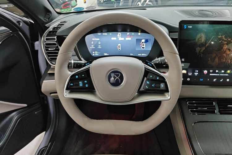 BYD Han 2025 car image #11