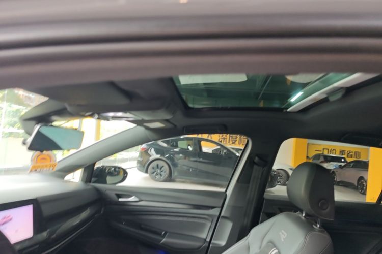 Volkswagen Golf 2021 car image #18