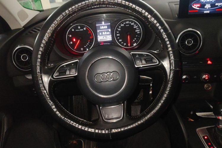 Audi A3 2015 car image #11