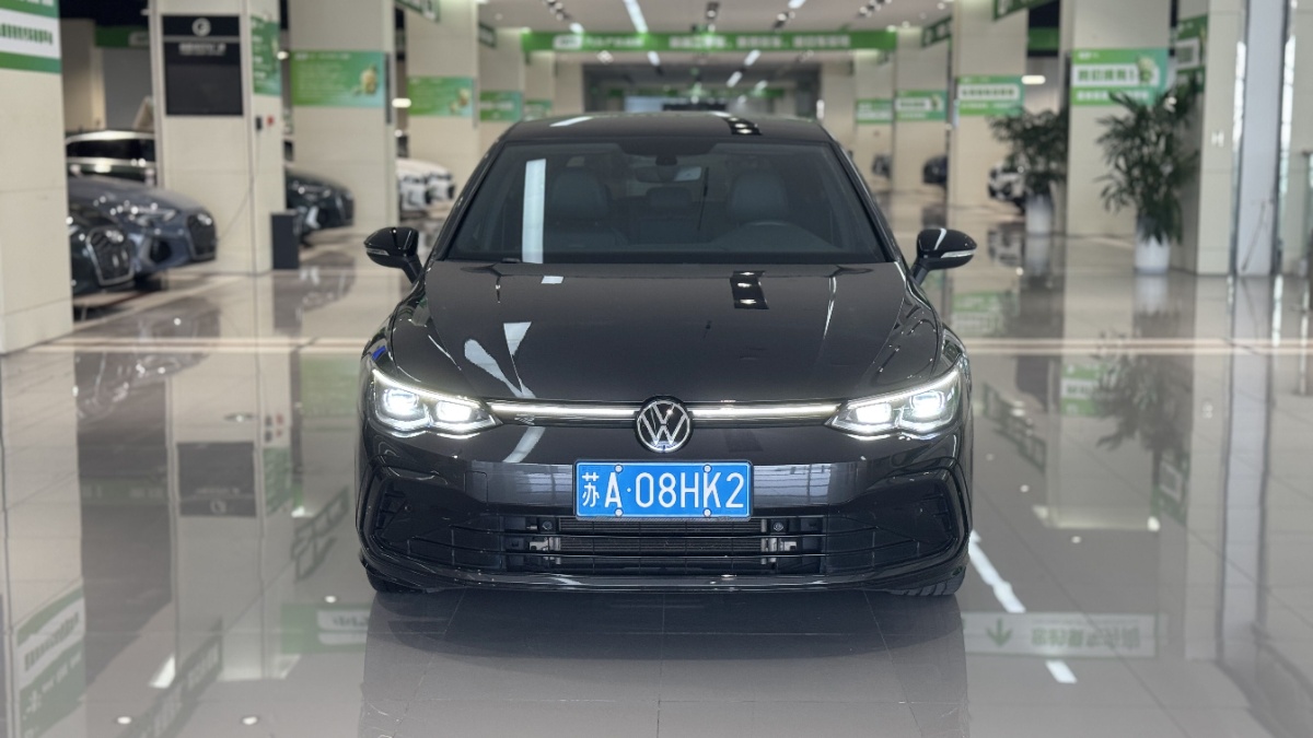 Volkswagen Golf 2023 immagine di auto #3