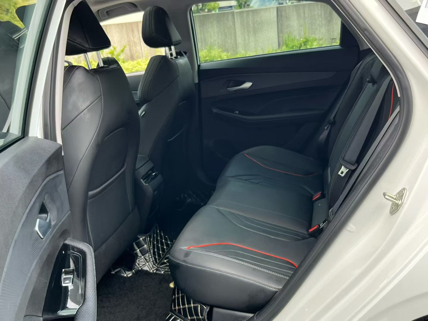 GEELY Binray 2025 car image #5