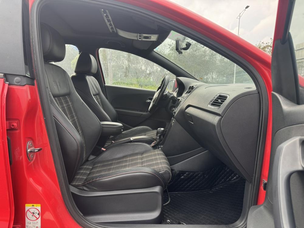 Volkswagen Polo 2014 car image #26