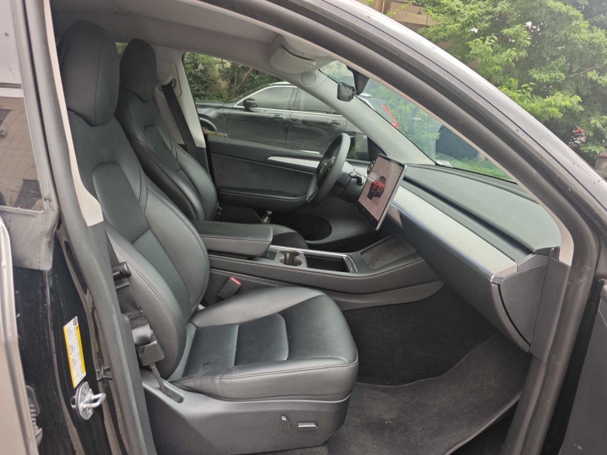 Tesla Model Y 2024 immagine di auto #9