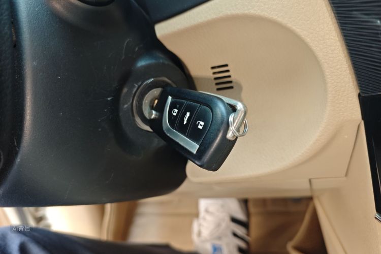 2015 car image #10