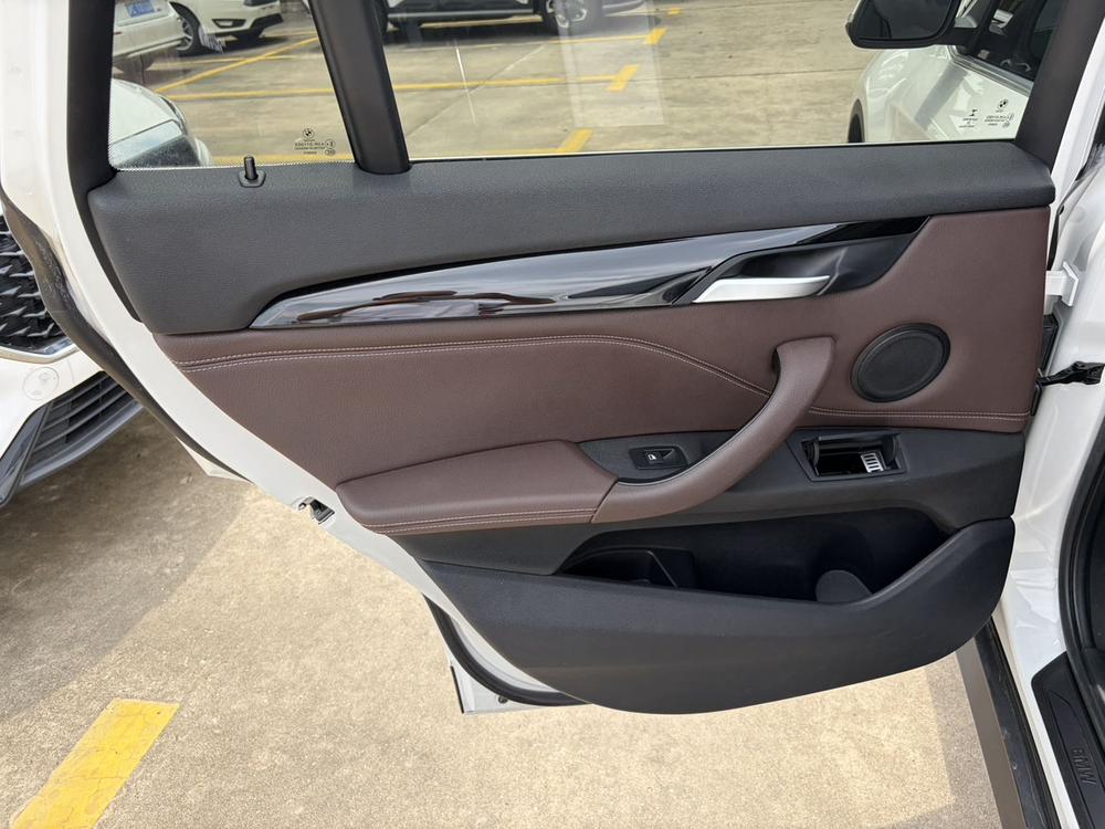 BMW X1 2020 car image #9