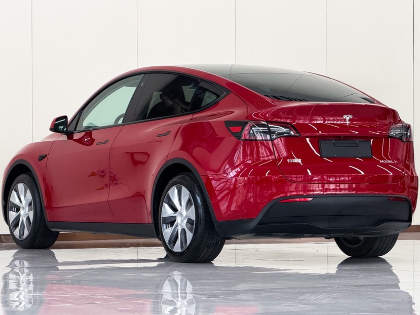 Tesla Model Y 2023 #4 Tesla Model Y 2023 car image #4
