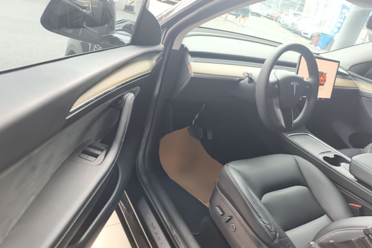 Tesla Model Y 2023 #16 Tesla Model Y 2023 car image #16