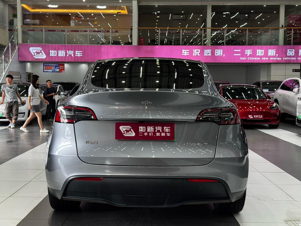 Tesla Model Y 2024 #5 Tesla Model Y 2024 car image #5