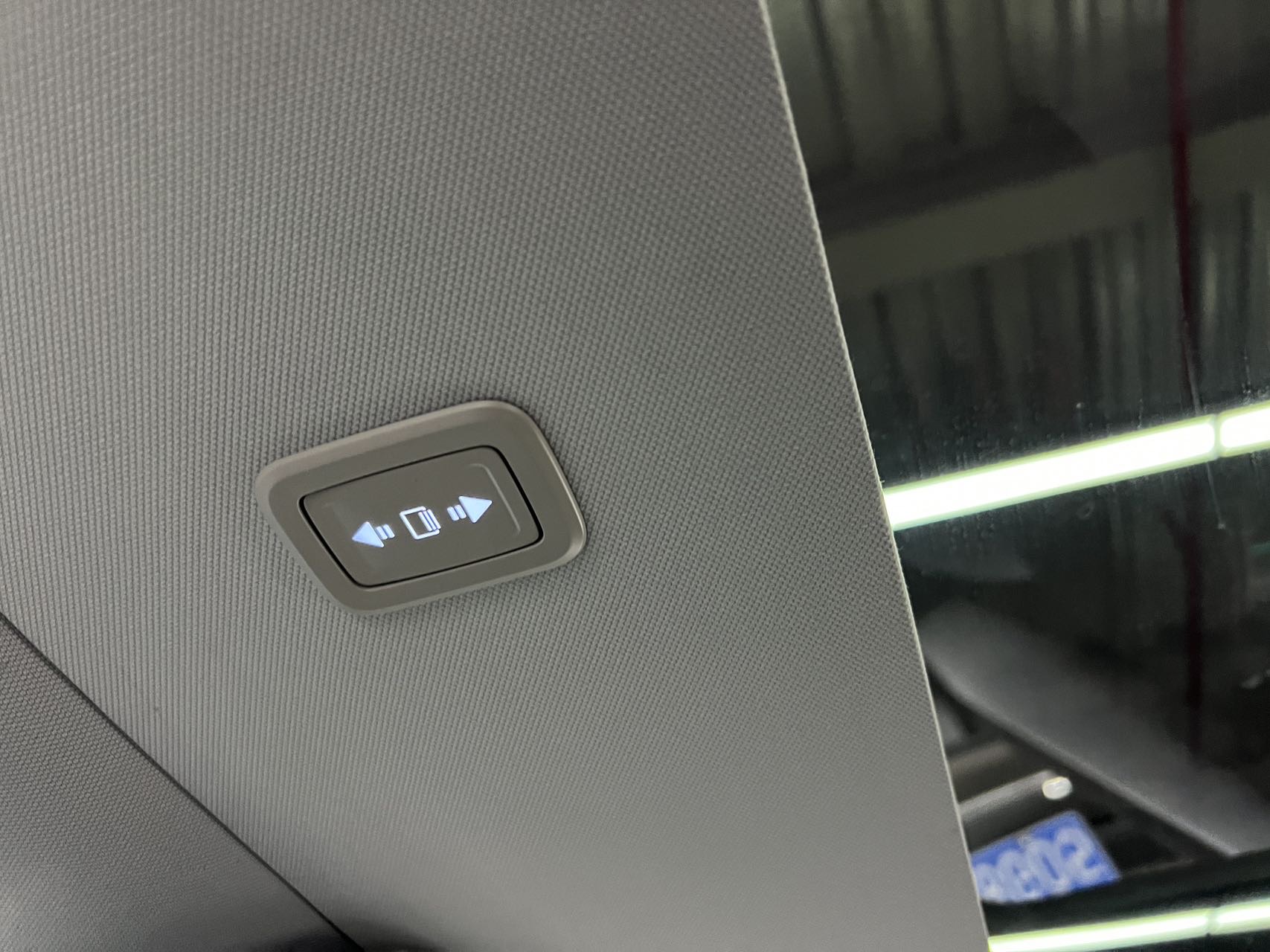 Tesla Model Y 2025 #25 Tesla Model Y 2025 car image #25