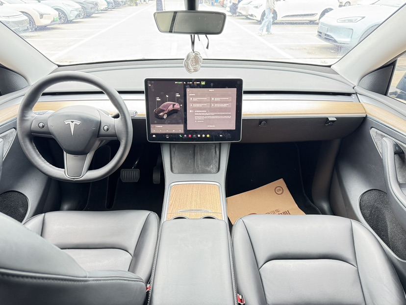 Tesla Model Y 2022 #5 Tesla Model Y 2022 car image #5