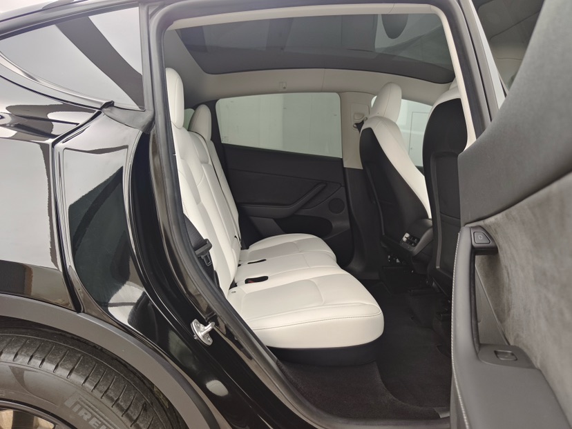 Tesla Model Y 2023 #8 Tesla Model Y 2023 car image #8