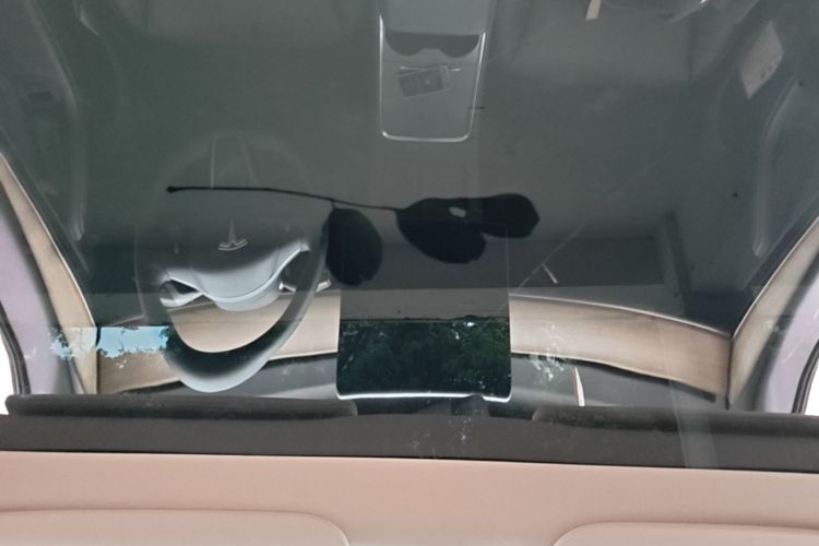Tesla Model Y 2021 car image #20