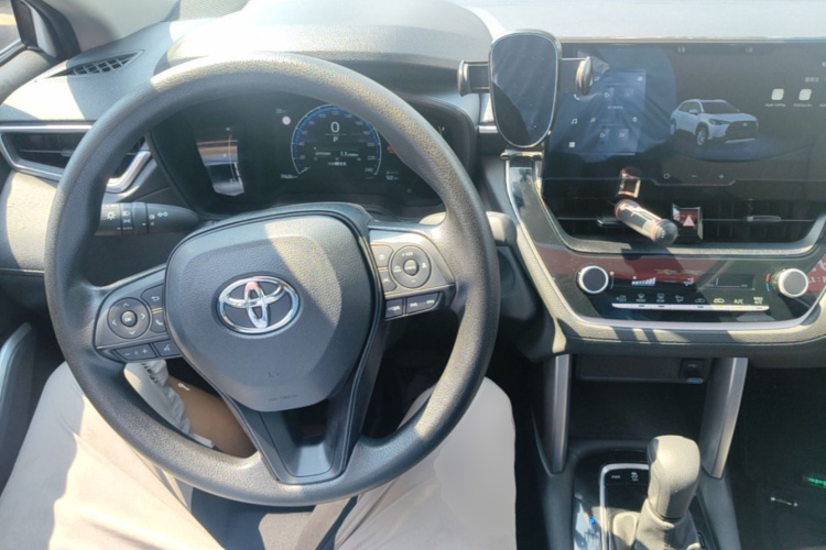 Toyota Corolla Cross 2024 car image #10