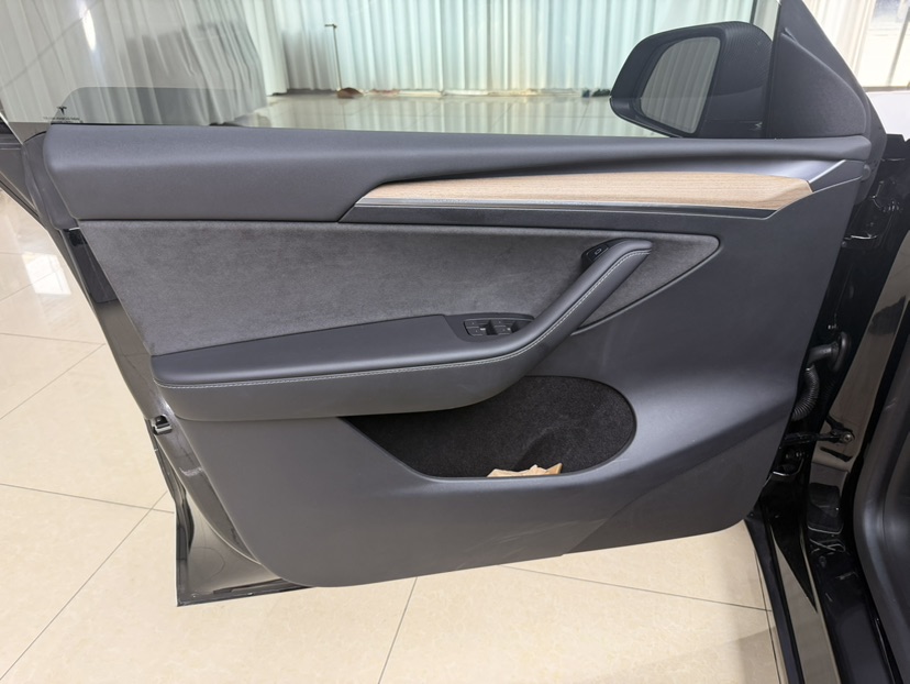 Tesla Model Y 2022 car image #8
