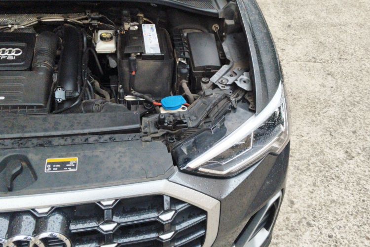 Audi Q3 2021 car image #25