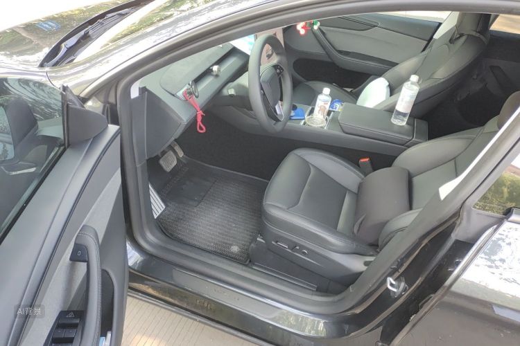 Tesla Model Y 2025 #18 Tesla Model Y 2025 car image #18