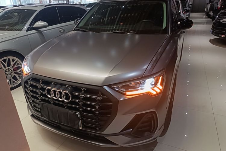 Audi Q3 2023 car image #3