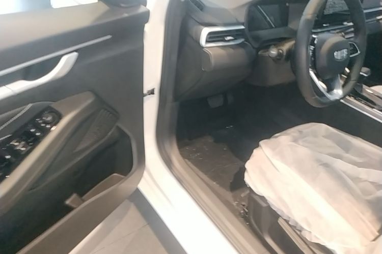 GEELY Emgrand 2026 car image #12